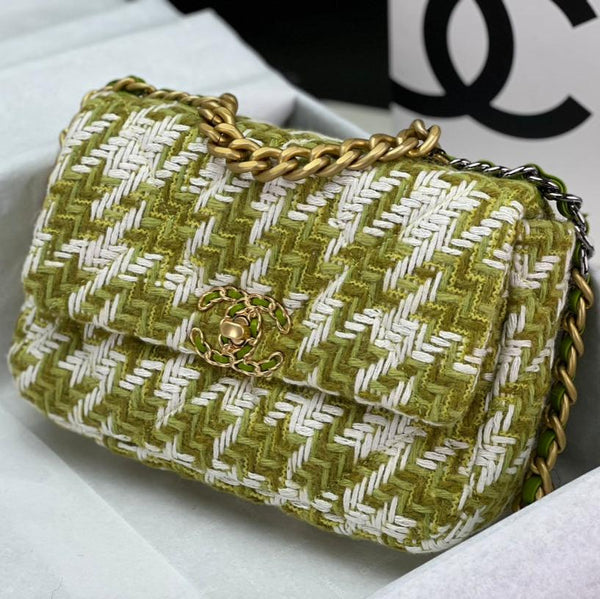 SMALL FLAP BAG 26 IN LIGHT GREEN MIX WHITE TWEED SILVER AND GOLD CHAIN