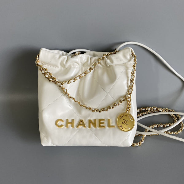 CC HOBO MINI 20CM WHITE LAMBSKIN GHW