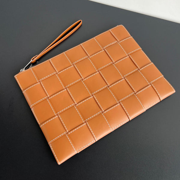 LARGE CASSETTE POUCH 35 IN BURNT SIENNA CALFSKIN