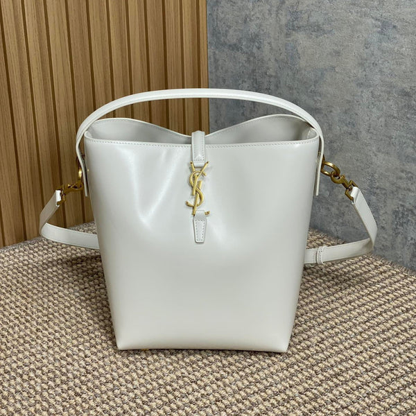 LE 37 MEDIUM BUCKET BAG 25 IN WHITE CALFSKIN GOLD HARDWARE